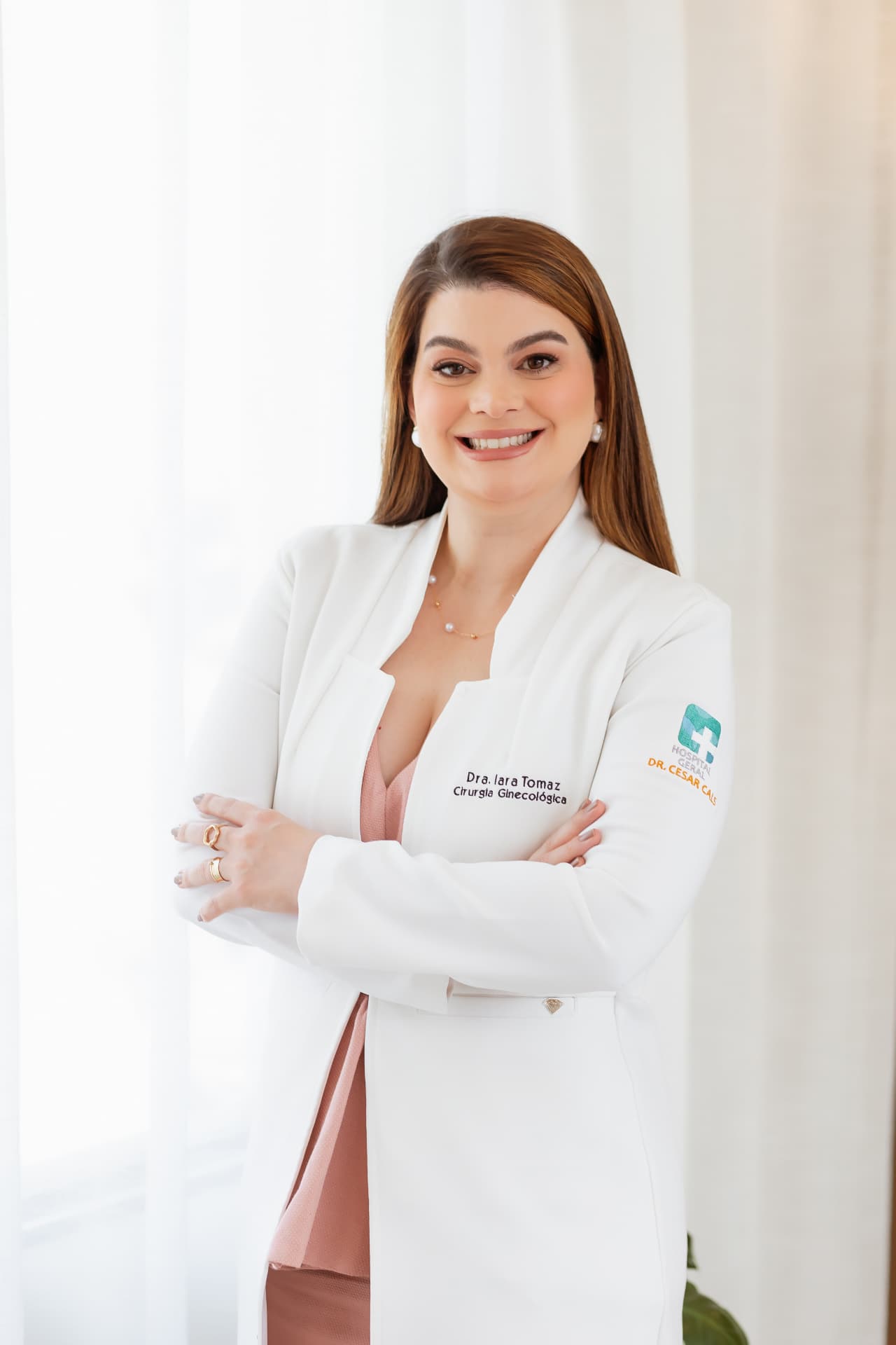 Retrato da Dra. Iara Tomaz, ginecologista em Sobral